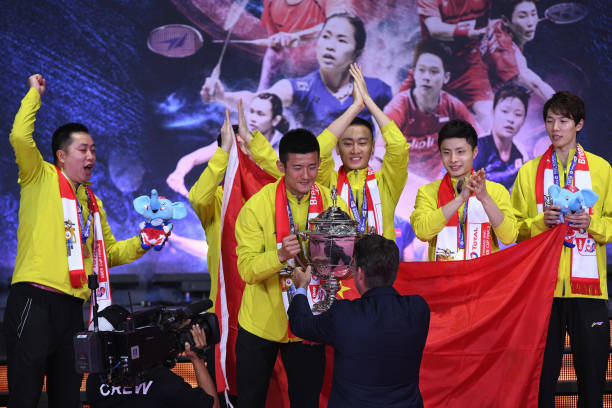 羽毛球必练的8个基础动作,提升你的球技