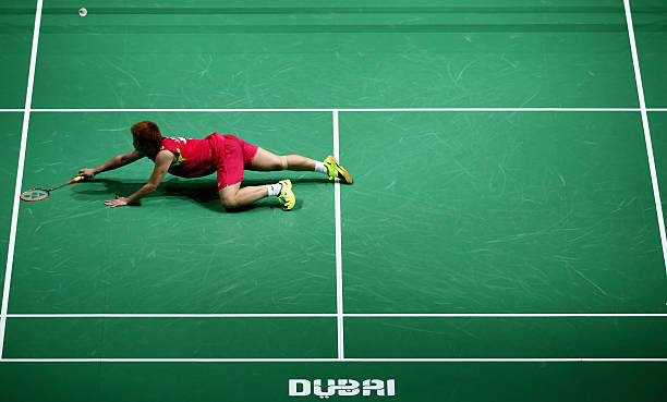 磅数决定手感!尤尼克斯羽毛球拍穿线磅数详解