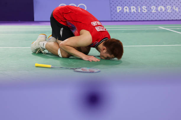 为什么比赛用羽毛球有16根羽毛?科学原理解析