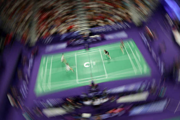 羽毛球双打战术实战:如何通过封网与后场压制对手