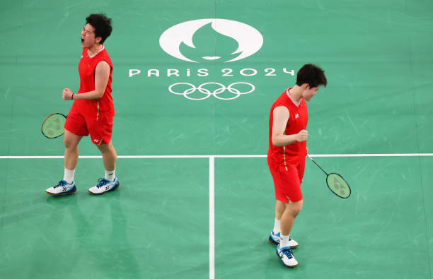 羽毛球发球教学|稳定不犯规的底线发球动作要领