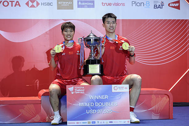 伟强羽毛球拍材质与技术分析,档次如何?