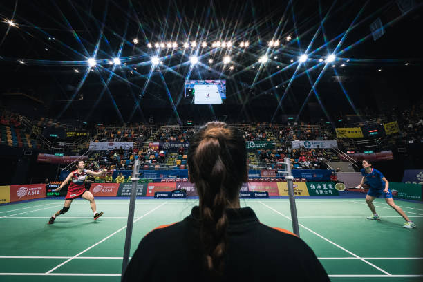 羽毛球场地与网球场地尺寸对比:差异与标准解析