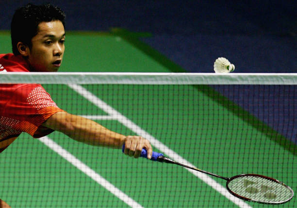 家长必看:如何教孩子掌握羽毛球基础动作?