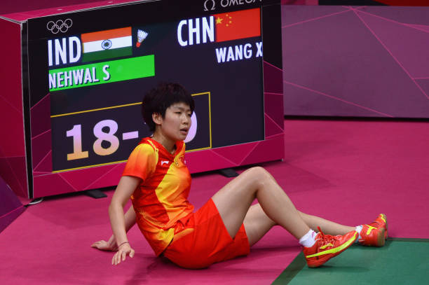 知乎热议:羽毛球发球规则常见误区与正确示范