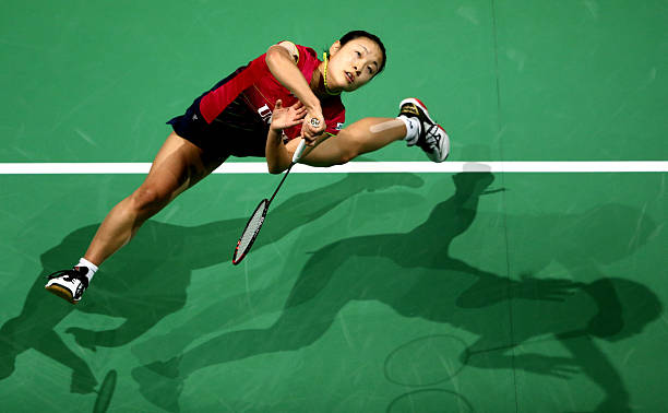 羽毛球单打与双打场地布置的差异对比