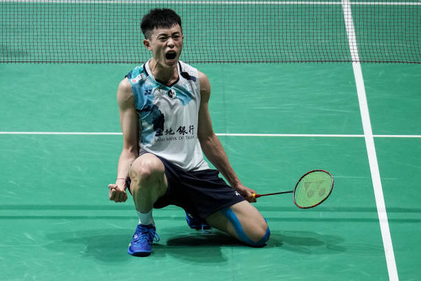 羽毛球发球规则:合法动作与违例判罚