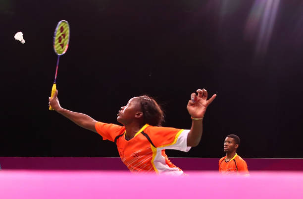 羽毛球单打左发球区战术:如何打乱对手节奏?