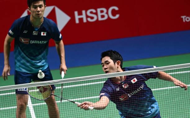 羽毛球比赛规则:单打和双打的局数及胜负判定