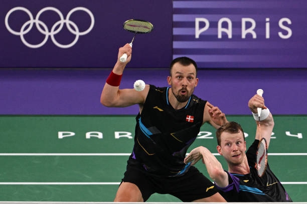 为什么双打边界比单打宽?羽毛球规则深度解读