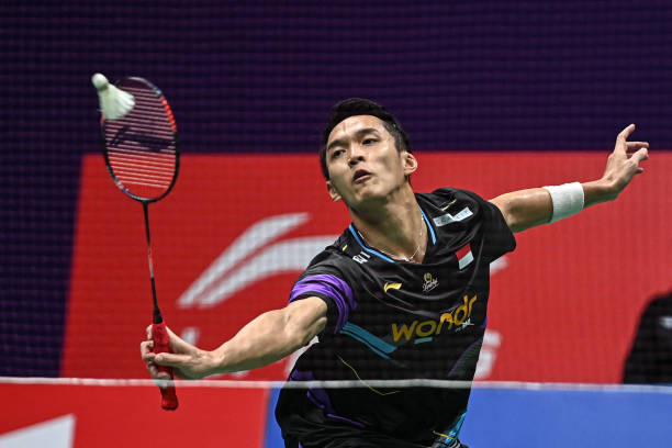 小学体育课羽毛球反手击球动作教学步骤