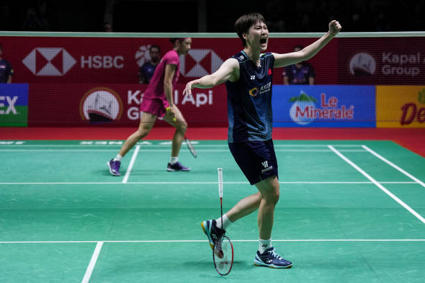 羽毛球场地标准尺寸详解:室内高度要求