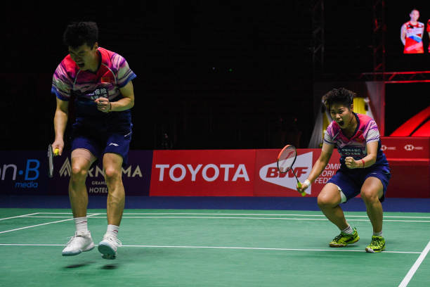 羽毛球双打后发球线规则详解:如何避免犯规?