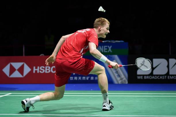 羽毛球颠球趣味挑战:单人、双人对练玩法推荐