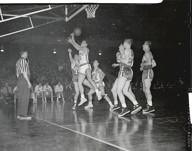 哈登篮网首秀直播:三巨头合璧,冲击总冠军的第一步