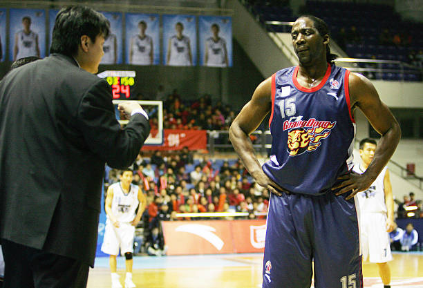 篮球场手绘图纸:场地尺寸、线条与功能区解析