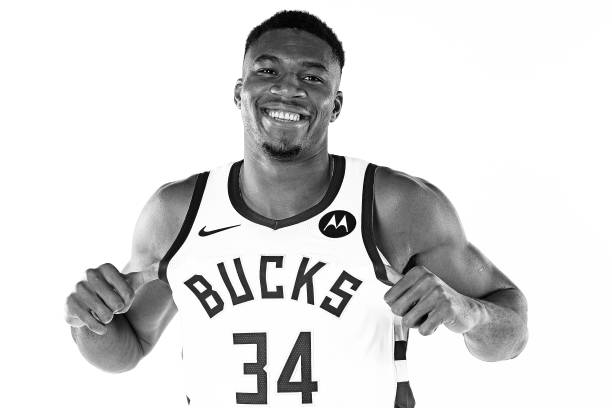 CBA青岛队教练组成员名单及职责分工