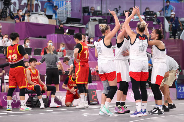 山东高速挑战上海大鲨鱼,CBA直播火热进行中!