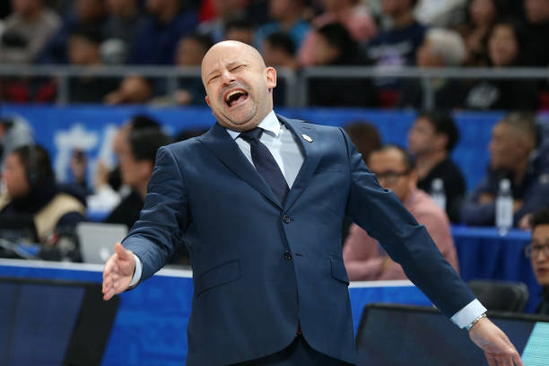 什么是篮球翻腕违例?规则解析与实例分析