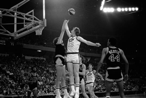 篮球场标准尺寸与画线规则详解