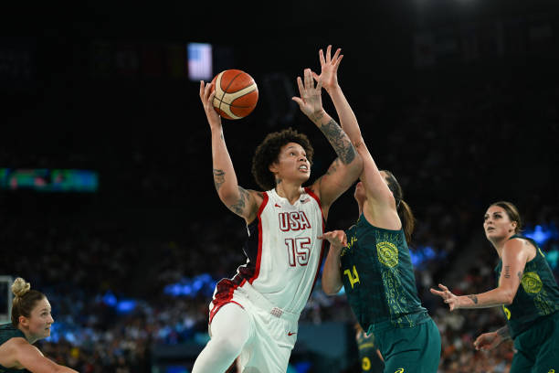 詹姆斯效力球队时间线:从新秀到老将的旅程