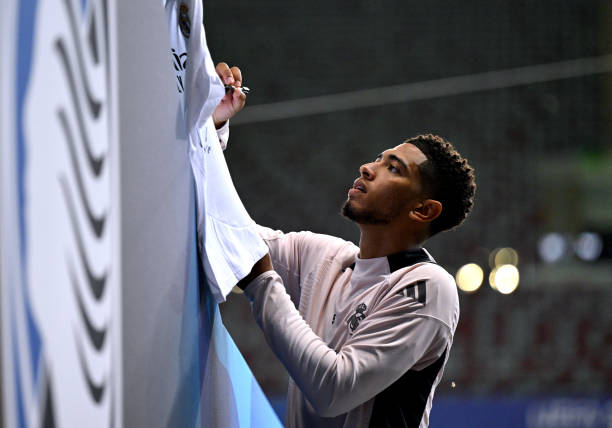 实战应用:在高速跑动和对抗下如何完成高质量射门