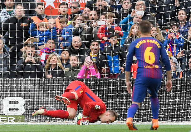 实况足球手游防守指令详解:从基础到高阶技巧