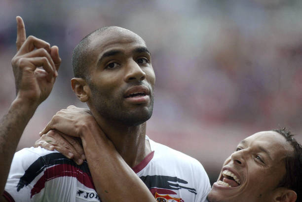 深度分析:里昂的欧冠之路为何总是充满遗憾?