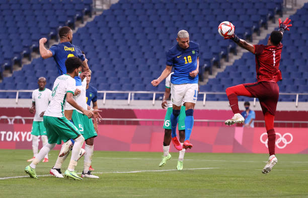 352阵型 vs 其他流行阵型:战术对比分析