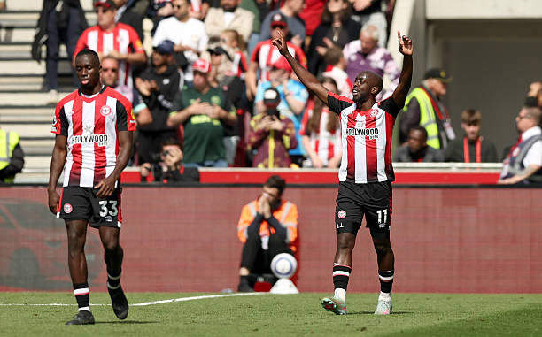 欧冠与欧联杯冠军之争:哪个赛事更能证明球队实力?