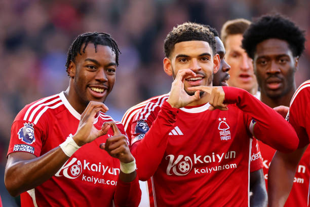 关于申请建设社区标准化足球场的请示报告