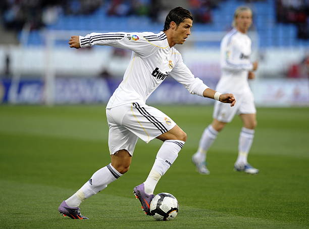 申花球迷助威声势浩大，成球队第十二人