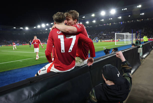 从刺客到传奇:耐克足球鞋系列进化史与技术亮点