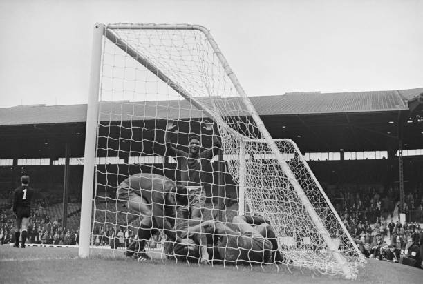 (将他置于著名的进攻组合中进行讨论)