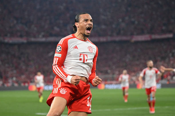 泰山队夺冠夜:球迷沸腾,济南奥体燃起橙色海洋