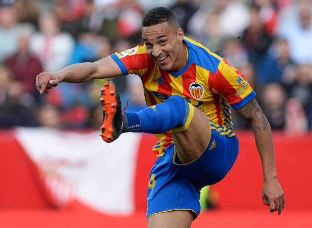 福建中考足球绕杆杆标准详解:杆距、时间与评分规则