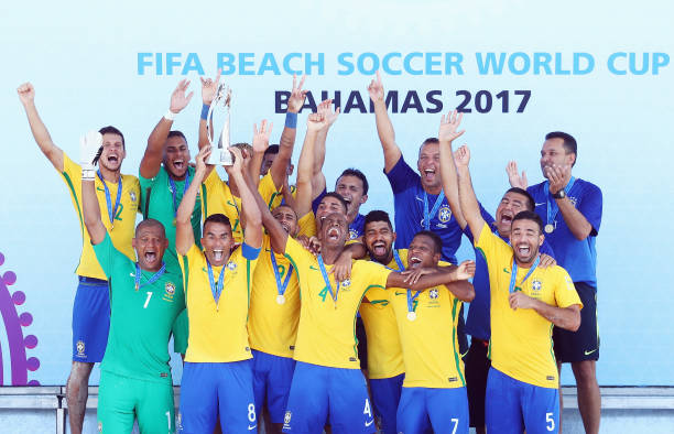 法甲冠军阵容剖析:里尔夺冠关键球员与战术体系