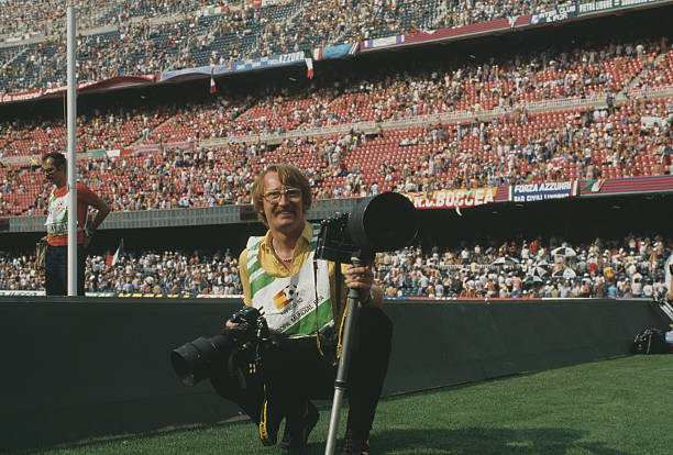 弧旋球在不同运动中的表现：足球、乒乓球与网球对比