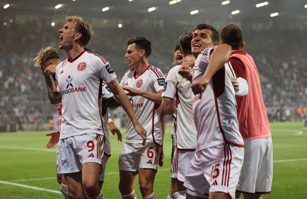 欧冠新星崛起:欧冠直播间盘点本赛季最闪耀的年轻球员