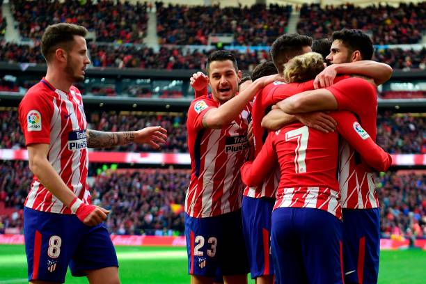 足球比赛中的得分利器:任意球和定位球的实战应用