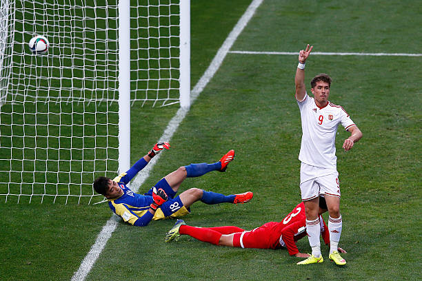 罗纳尔迪尼奥 vs 罗纳尔多:谁是真正的桑巴之王?