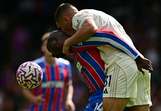 德甲经典对决:勒沃库森3-2险胜多特蒙德,阿隆索带队高歌猛进