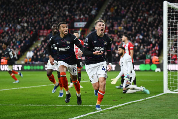 绿茵场上的不老传奇:喀麦隆足球大叔的故事