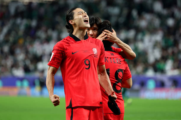 1988年欧洲杯经典瞬间:范巴斯滕零度角射门GIF回顾