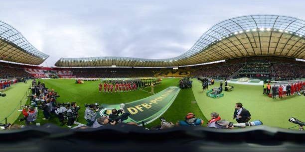 欧冠决赛经典之战:伊斯坦布尔之夜的战术复盘