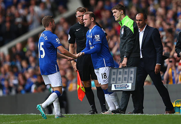 中超第14轮焦点战:上海海港3-1力克山东泰山,登顶榜首