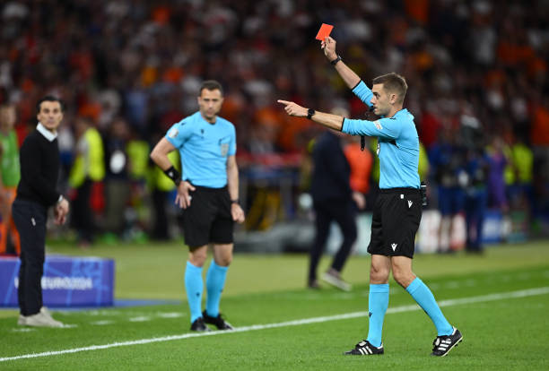 英超第X轮焦点战:CCTV5今晚直播曼城vs利物浦巅峰对决