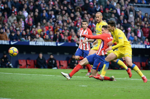 那不勒斯的英雄:马拉多纳如何用足球征服一座城市