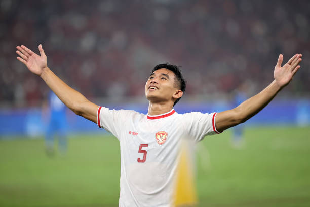 江苏足协召开裁判员培训会议，提升执法水平