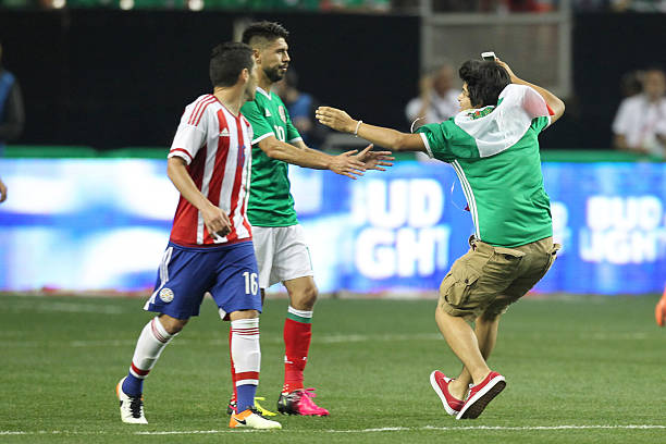 规则冷知识:直接任意球破门,但人墙距离不足怎么办?